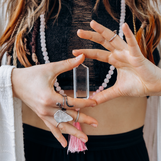 The Power of Crystals in Reiki: Enhancing Energy Healing 🌿💎✨