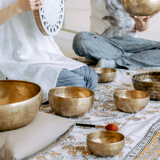 The Power and History of Singing Bowls: A Tool for Healing and Spiritual Growth 💫💖