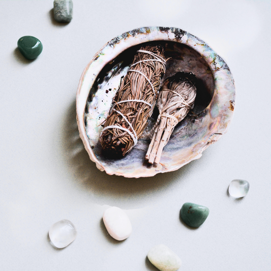 The Art of Smudging: How to Use Smudging Sticks for Energy Cleansing 🌿💭