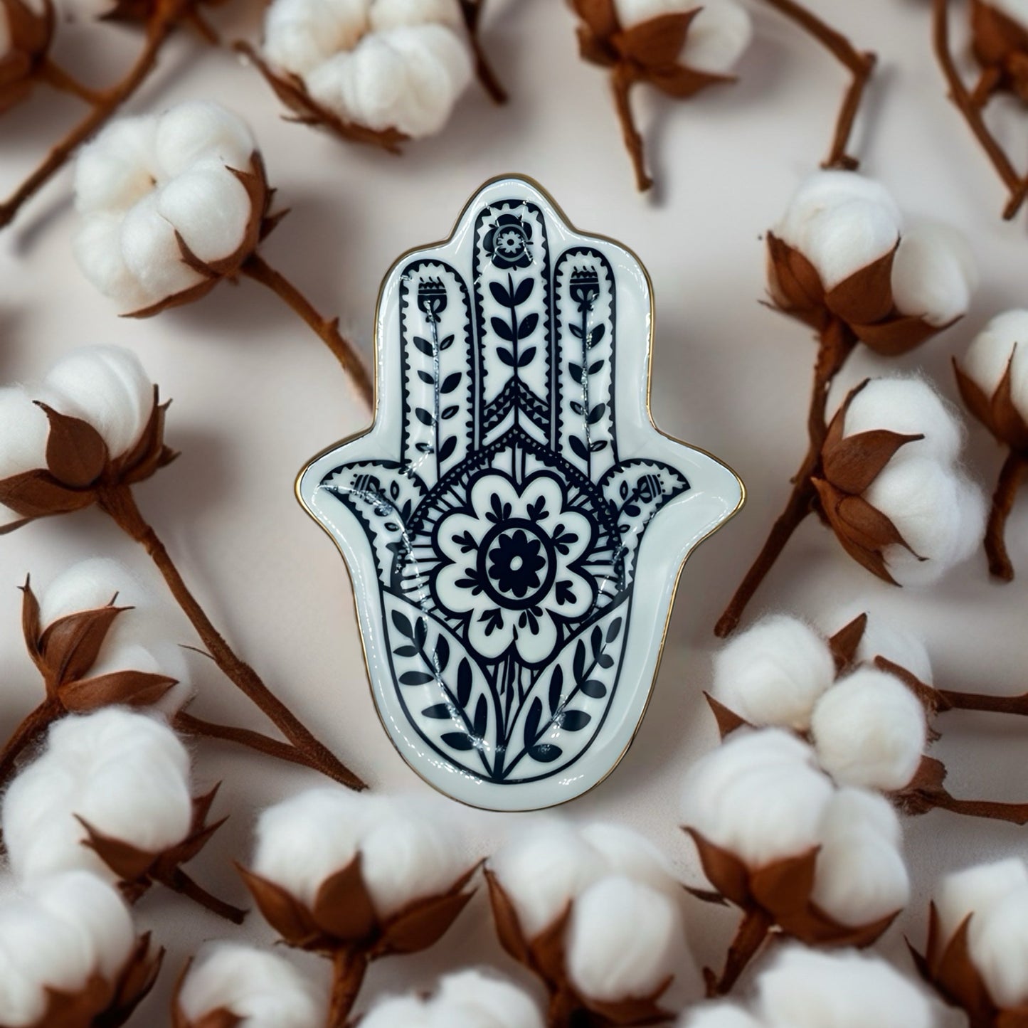 BW hamsa